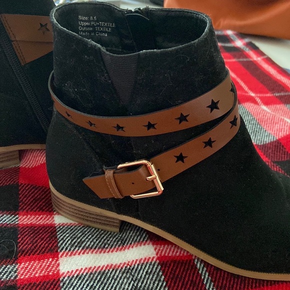 OLIVE STREET Ankle Bootie - Picture 9 of 9